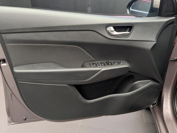 Hyundai Solaris II с пробегом 2018 года, цена 1 220 000 рублей, 155378 км, седан, Автокод Объявления