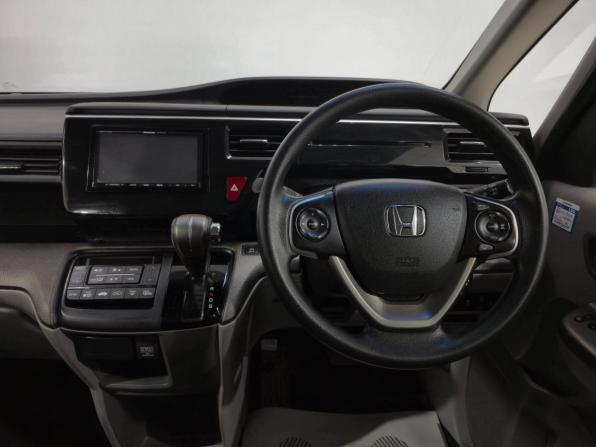 Honda Stepwgn V с пробегом 2015 года, цена 1 560 000 рублей, 154637 км, минивэн, Автокод Объявления