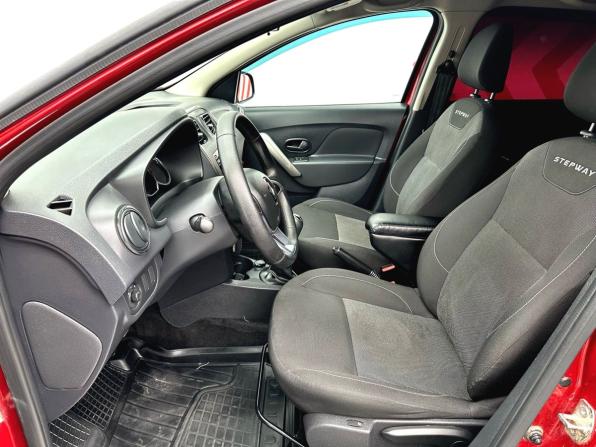 Renault Logan II Рестайлинг с пробегом 2019 года, цена 1 190 000 рублей, 44870 км, седан, Автокод Объявления