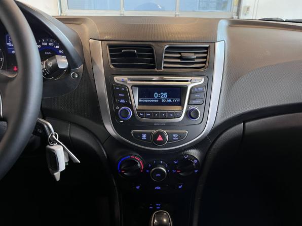 Hyundai Solaris I Рестайлинг с пробегом 2015 года, цена 960 000 рублей, 195660 км, седан, Автокод Объявления