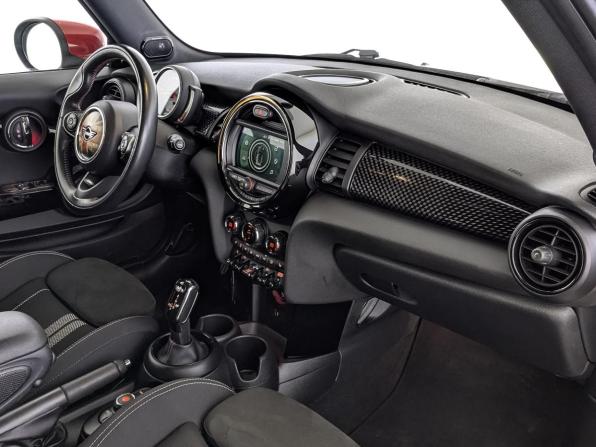 Mini Hatch III (F55/F56) Рестайлинг с пробегом 2020 года, цена 3 300 000 рублей, 84934 км, хэтчбек, Автокод Объявления
