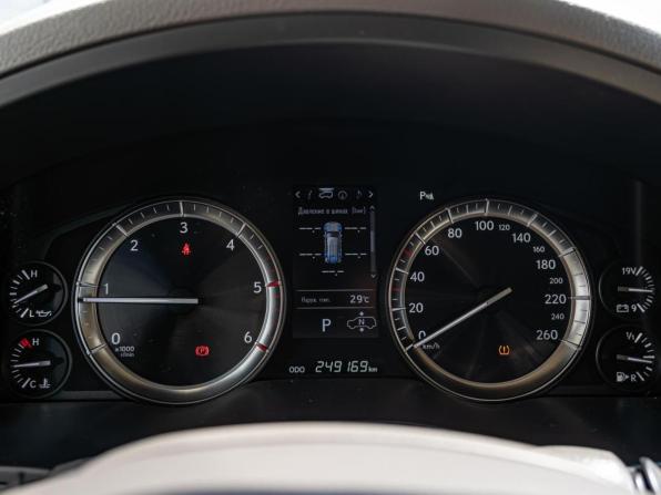 Lexus LX III Рестайлинг 2 с пробегом 2016 года, цена 5 870 000 рублей, 249169 км, внедорожник, Автокод Объявления