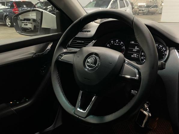 Skoda Octavia III (A7) Рестайлинг с пробегом 2017 года, цена 1 149 000 рублей, 206775 км, лифтбек, Автокод Объявления