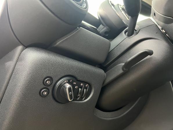 Mini Hatch III (F55/F56) Рестайлинг с пробегом 2019 года, цена 1 790 000 рублей, 118400 км, хэтчбек, Автокод Объявления