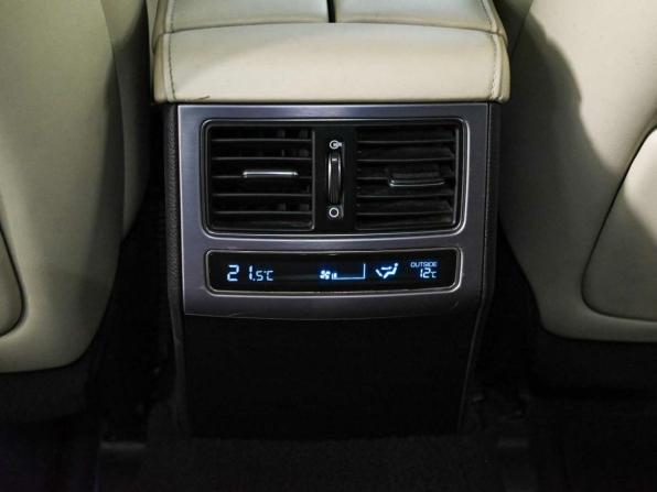 Hyundai Equus II Рестайлинг с пробегом 2015 года, цена 1 690 000 рублей, 198437 км, седан, Автокод Объявления