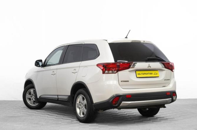 Mitsubishi Outlander III Рестайлинг 2 с пробегом 2015 года, цена 1 599 000 рублей, 210000 км, внедорожник, Автокод Объявления