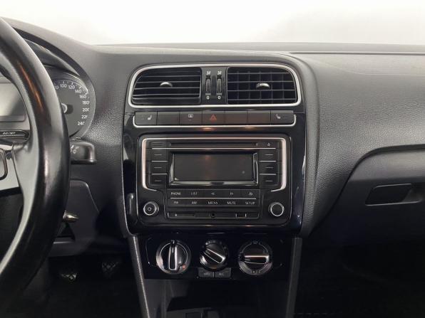 Volkswagen Polo V Рестайлинг с пробегом 2018 года, цена 950 000 рублей, 220615 км, седан, Автокод Объявления
