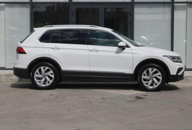 Volkswagen Tiguan II Рестайлинг с пробегом 2021 года, цена 2 860 000 рублей, 56293 км, внедорожник, Автокод Объявления