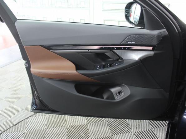 BMW 5 серии VIII (G60/G61/G68) с пробегом 2024 года, цена 7 490 000 рублей, 20000 км, седан, Автокод Объявления