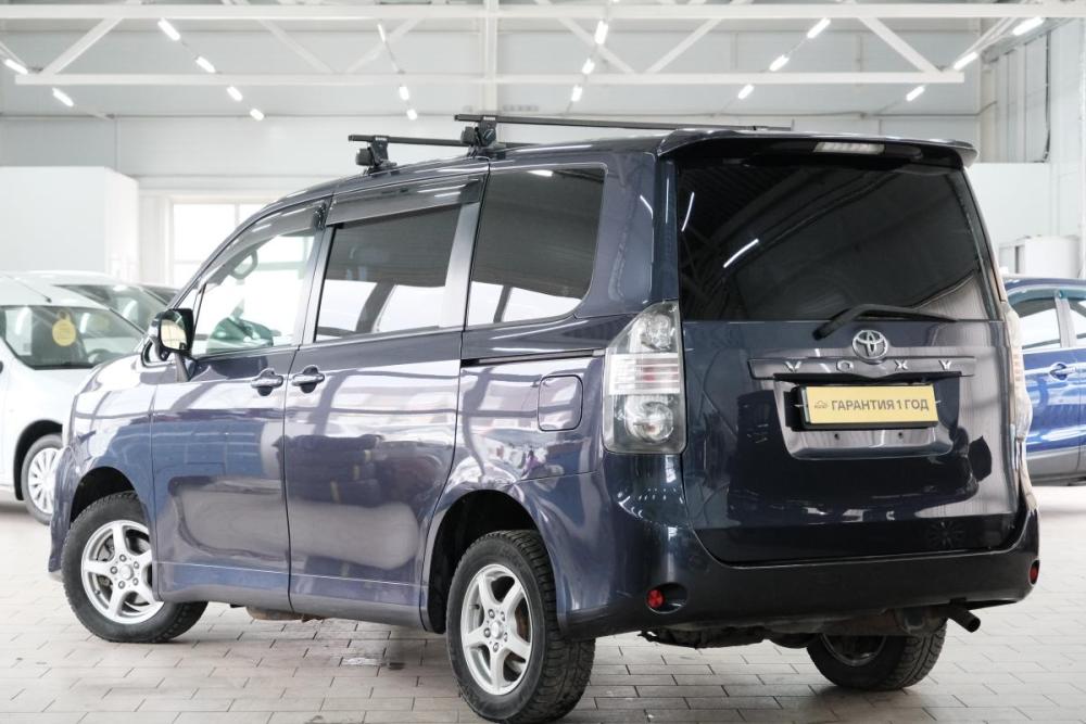 Toyota Voxy II (R70) Омск  - изображение 5