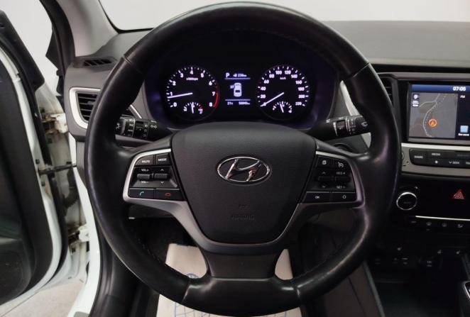 Hyundai Solaris II с пробегом 2018 года, цена 1 490 000 рублей, 58840 км, седан, Автокод Объявления