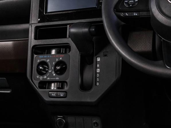 Toyota Roomy I Рестайлинг с пробегом 2023 года, цена 1 299 000 рублей, 37852 км, микровэн, Автокод Объявления