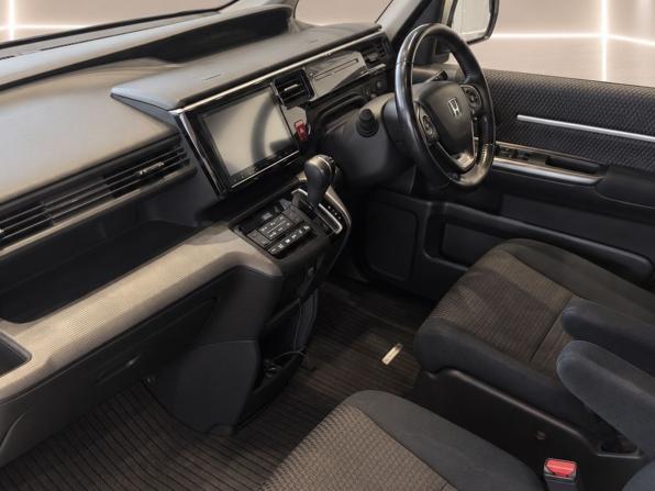 Honda Stepwgn V с пробегом 2016 года, цена 1 849 900 рублей, 145000 км, минивэн, Автокод Объявления