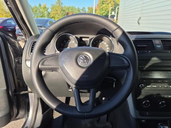 Skoda Yeti I Рестайлинг с пробегом 2014 года, цена 977 000 рублей, 184056 км, внедорожник, Автокод Объявления