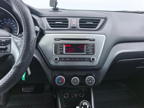 Kia Rio III Рестайлинг с пробегом 2017 года, цена 950 000 рублей, 182000 км, седан, Автокод Объявления
