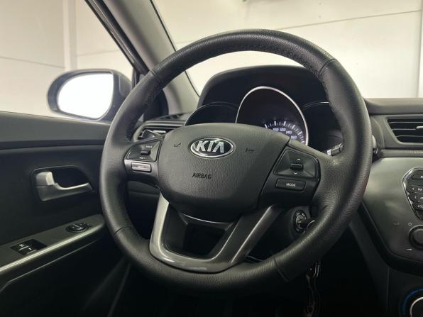 Kia Rio III Рестайлинг с пробегом 2015 года, цена 929 000 рублей, 131300 км, седан, Автокод Объявления