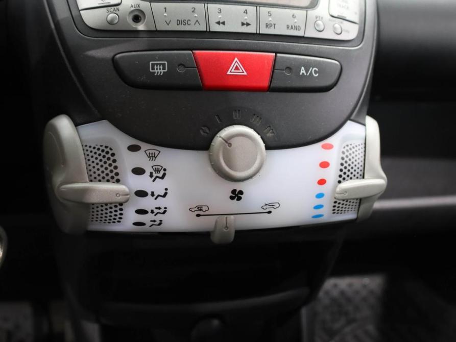 Peugeot 107 I Рестайлинг 2 Ростов-на-Дону  - изображение 13