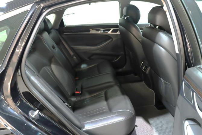 Hyundai Genesis II с пробегом 2015 года, цена 1 620 000 рублей, 265746 км, седан, Автокод Объявления