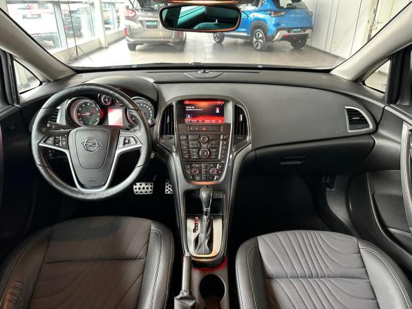 Opel Astra J Рестайлинг с пробегом 2014 года, цена 970 000 рублей, 129427 км, хэтчбек, Автокод Объявления