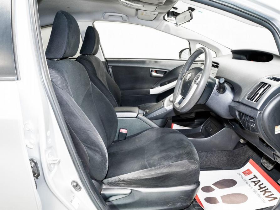 Toyota Prius III Рестайлинг (XW30) Чита  - изображение 6