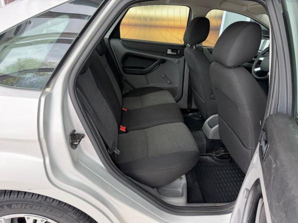 Ford Focus II Рестайлинг с пробегом 2010 года, цена 695 000 рублей, 185992 км, седан, Автокод Объявления