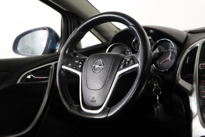 Opel Astra J Рестайлинг с пробегом 2013 года, цена 999 990 рублей, 158272 км, хэтчбек, Автокод Объявления