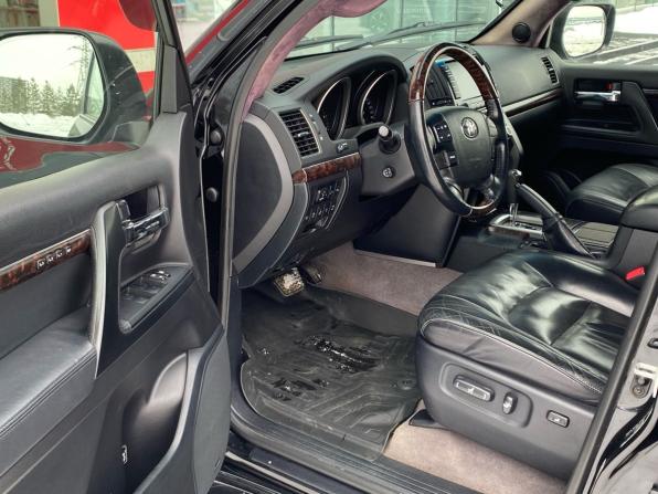 Toyota Land Cruiser 200 Series Рестайлинг 1 с пробегом 2013 года, цена 3 250 000 рублей, 358329 км, внедорожник, Автокод Объявления