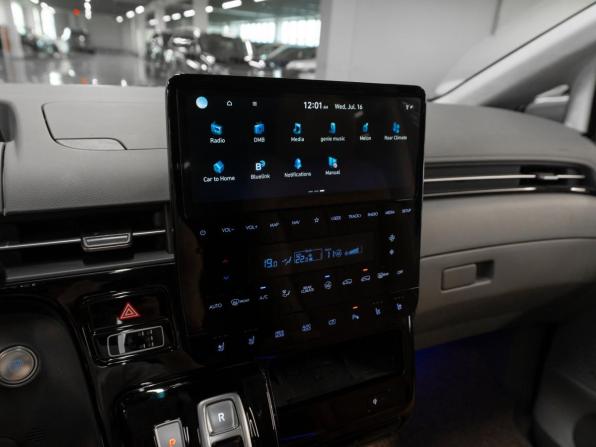 Hyundai Staria I с пробегом 2025 года, цена 8 050 000 рублей, 9570 км, минивэн, Автокод Объявления