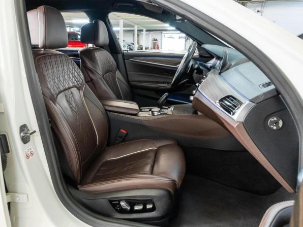 BMW 5 серии VII (G30/G31/G38) с пробегом 2019 года, цена 4 499 000 рублей, 93176 км, седан, Автокод Объявления