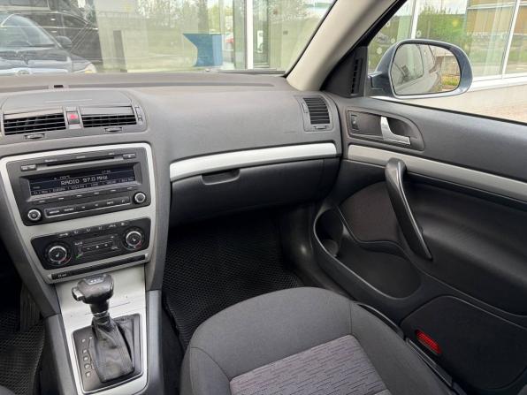 Skoda Octavia II (A5) Рестайлинг с пробегом 2013 года, цена 545 000 рублей, 323000 км, лифтбек, Автокод Объявления