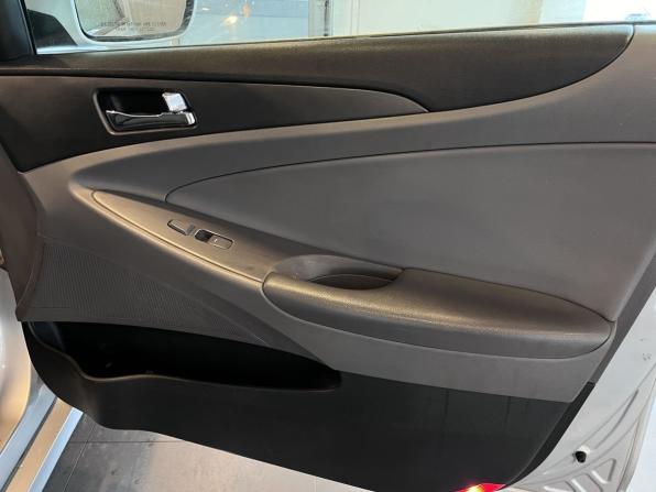 Hyundai Sonata VI (YF) с пробегом 2010 года, цена 860 000 рублей, 262012 км, седан, Автокод Объявления