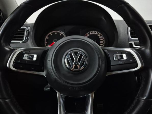 Volkswagen Polo V Рестайлинг с пробегом 2018 года, цена 1 030 000 рублей, 214004 км, седан, Автокод Объявления