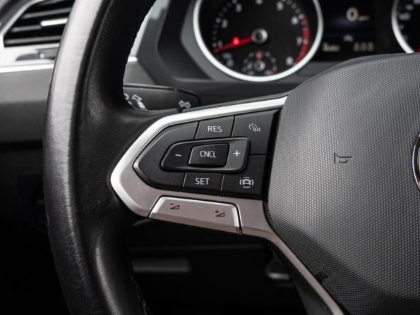 Volkswagen Tiguan II Рестайлинг с пробегом 2021 года, цена 2 840 000 рублей, 46482 км, внедорожник, Автокод Объявления