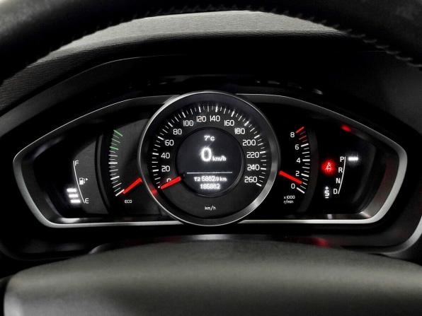 Volvo V40 Cross Country I Рестайлинг с пробегом 2017 года, цена 1 570 000 рублей, 185862 км, хэтчбек, Автокод Объявления