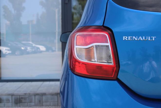 Renault Sandero II Рестайлинг с пробегом 2018 года, цена 899 000 рублей, 90502 км, хэтчбек, Автокод Объявления
