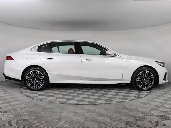 BMW 5 серии VIII (G60/G61/G68) с пробегом 2025 года, цена 6 340 000 рублей, 5800 км, седан, Автокод Объявления