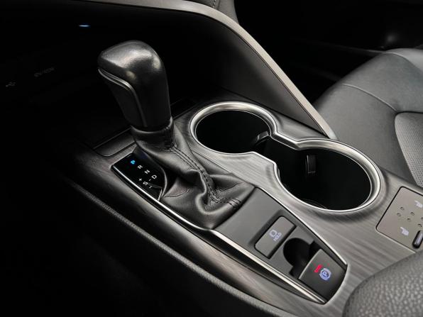 Toyota Camry VIII (XV70) Рестайлинг с пробегом 2021 года, цена 3 595 000 рублей, 33811 км, седан, Автокод Объявления