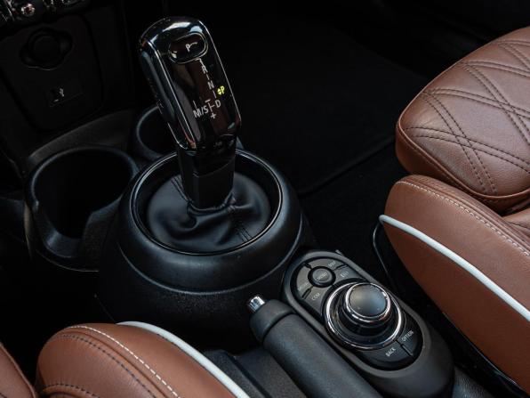 Mini Hatch III (F55/F56) Рестайлинг 2 с пробегом 2021 года, цена 2 795 000 рублей, 12126 км, хэтчбек, Автокод Объявления