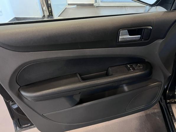 Ford Focus II с пробегом 2006 года, цена 310 000 рублей, 293020 км, седан, Автокод Объявления