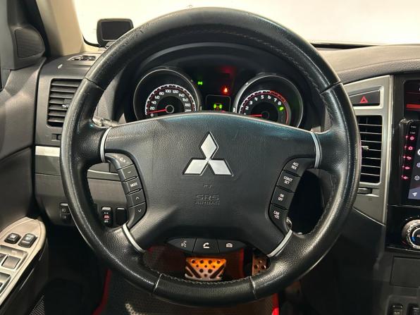 Mitsubishi Pajero IV Рестайлинг 2 с пробегом 2015 года, цена 1 919 000 рублей, 212852 км, внедорожник, Автокод Объявления
