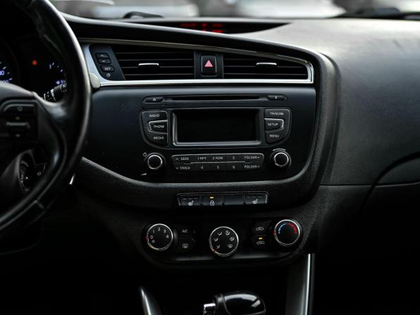 Kia Ceed II Рестайлинг с пробегом 2017 года, цена 980 000 рублей, 252631 км, хэтчбек, Автокод Объявления