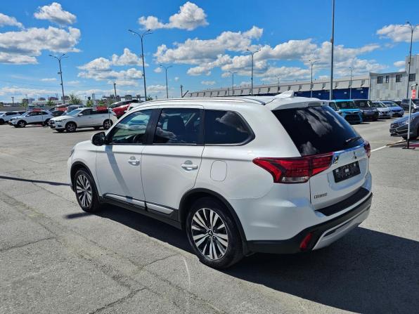 Mitsubishi Outlander III Рестайлинг 3 с пробегом 2019 года, цена 2 099 000 рублей, 185142 км, внедорожник, Автокод Объявления