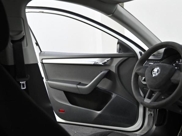 Skoda Octavia III (A7) Рестайлинг с пробегом 2017 года, цена 1 449 000 рублей, 113000 км, лифтбек, Автокод Объявления