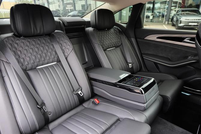 Hongqi H9 I с пробегом 2023 года, цена 4 700 000 рублей, 2800 км, седан, Автокод Объявления