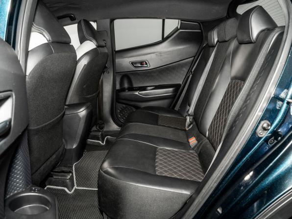 Toyota C-HR I Рестайлинг с пробегом 2019 года, цена 1 950 000 рублей, 137420 км, внедорожник, Автокод Объявления