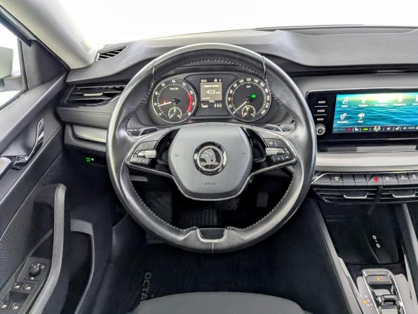 Skoda Octavia IV (A8) с пробегом 2021 года, цена 2 400 000 рублей, 69993 км, лифтбек, Автокод Объявления