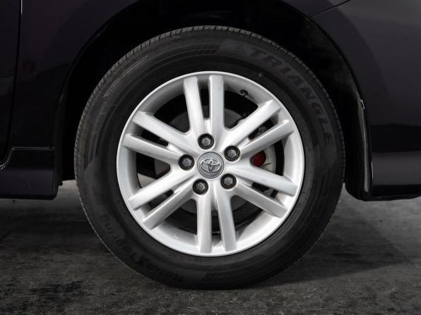 Toyota ISis I Рестайлинг с пробегом 2013 года, цена 1 350 000 рублей, 77884 км, компактвэн, Автокод Объявления