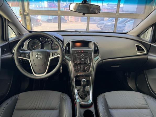 Opel Astra J Рестайлинг с пробегом 2013 года, цена 849 000 рублей, 154350 км, седан, Автокод Объявления