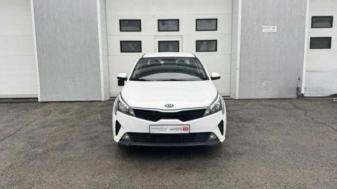Kia Rio IV Рестайлинг с пробегом 2021 года, цена 1 552 300 рублей, 59877 км, седан, Автокод Объявления
