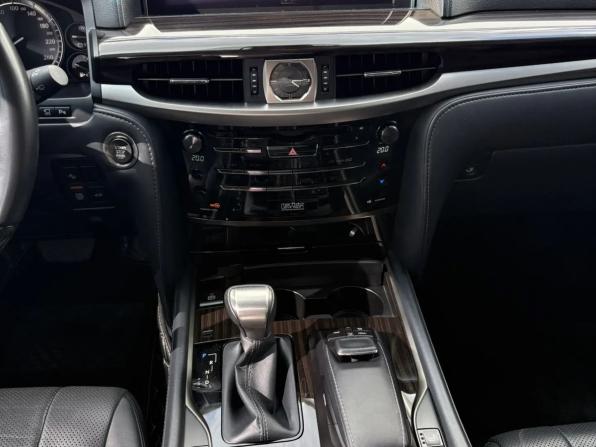Lexus LX III Рестайлинг 2 с пробегом 2019 года, цена 10 500 000 рублей, 73202 км, внедорожник, Автокод Объявления